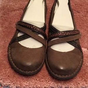 Women’s Earth Toriana Stone Nubuck Mary Janes